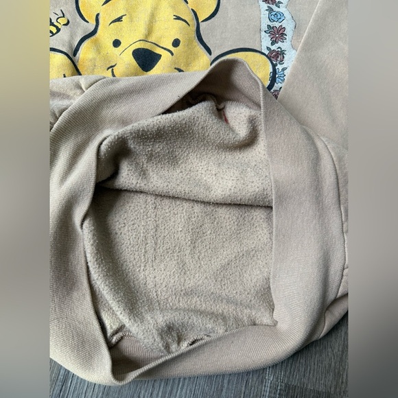 VTG Disney Winnie The Pooh Bear Sweatshirt Crewneck Graphic Beige Tan Size M - Picture 7 of 11